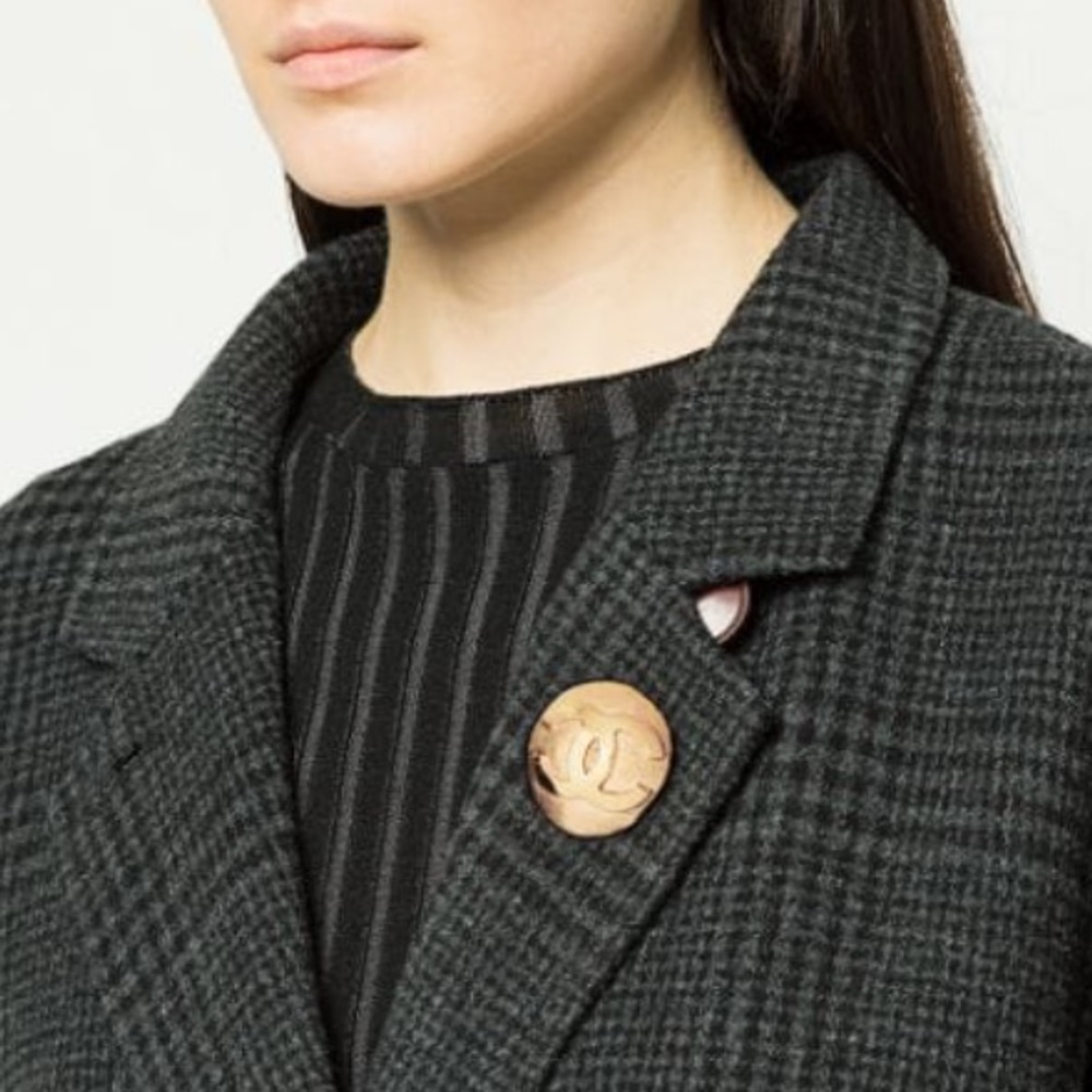 Chanel vintage round brooch 🌟rare🌟 - Picture 3 of 11